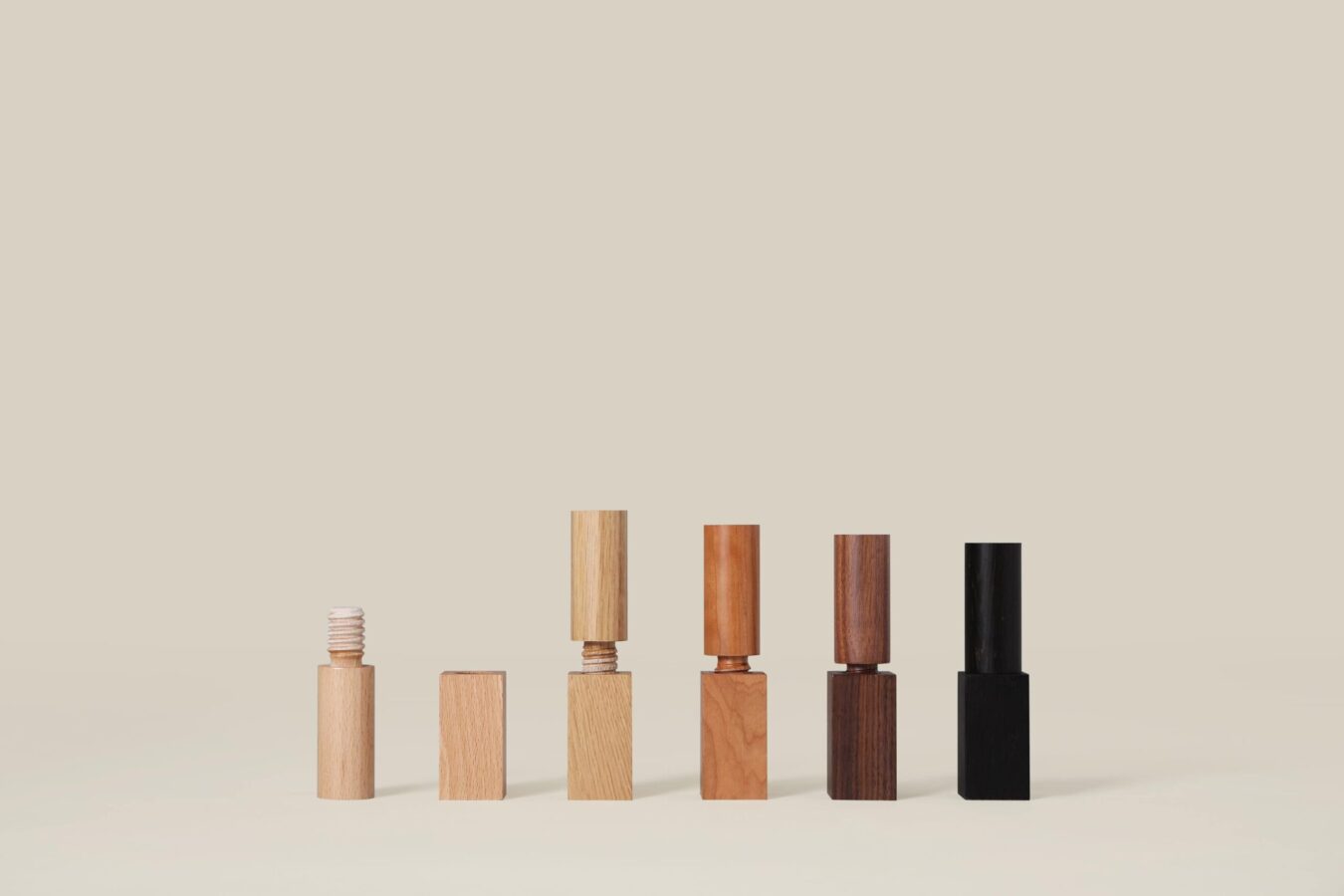 Les essences de bois du lampadaire TMM de chez Santa & Cole