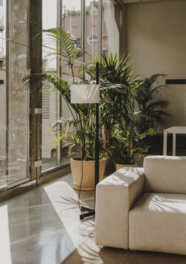 Lampadaire TMM de chez Santa & Cole pour un bureau