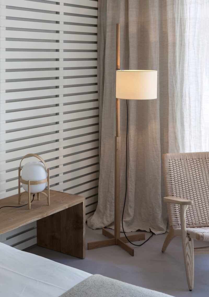 Lampadaire TMM de chez Santa & Cole ambiance relaxante