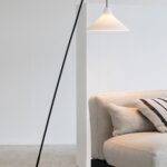Lampadaire Seam de chez SERAX pour un salon