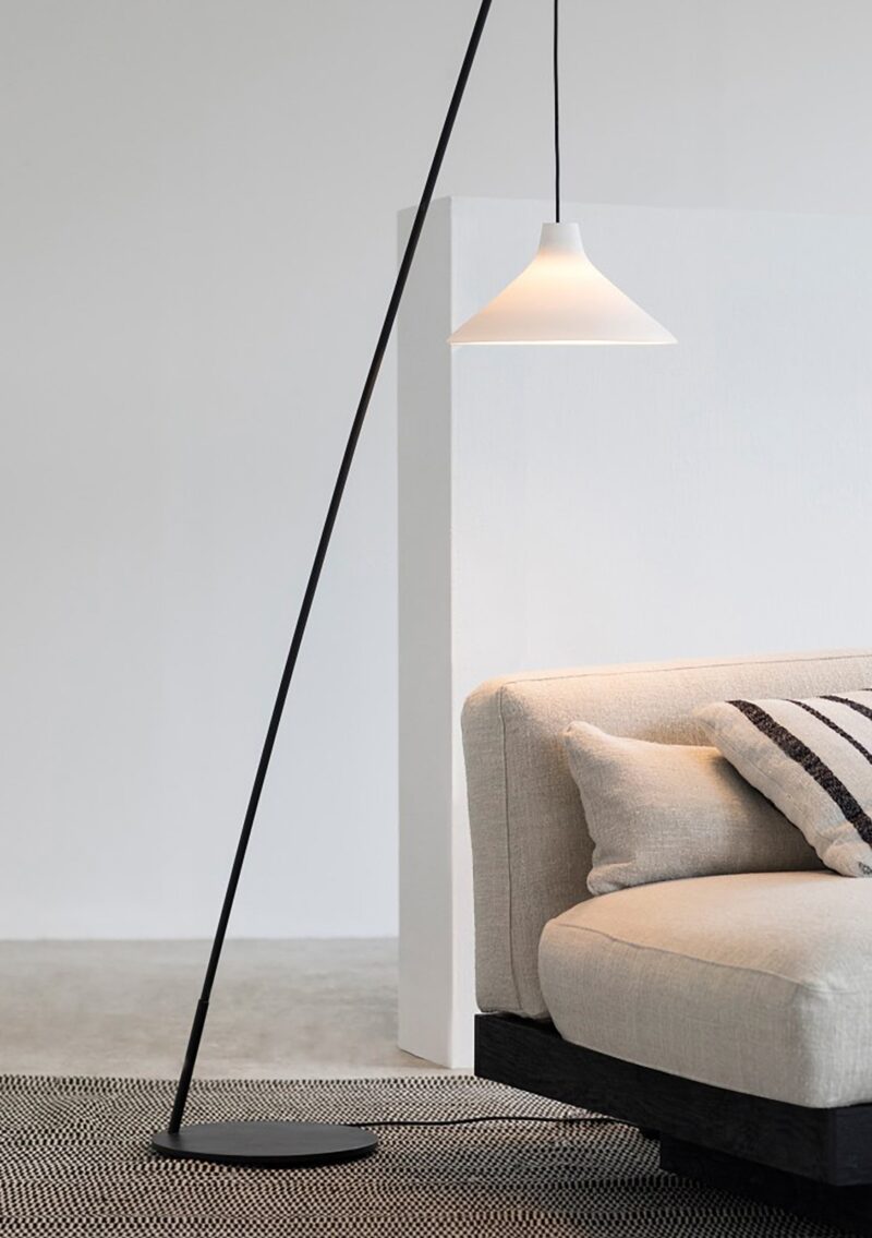Lampadaire Seam de chez SERAX pour un salon