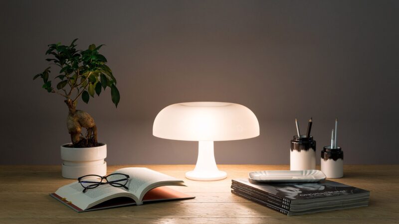 Lampe de table Nessino blanche de chez ARTEMIDE