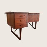 Bureau Boomerang en teck 1960
