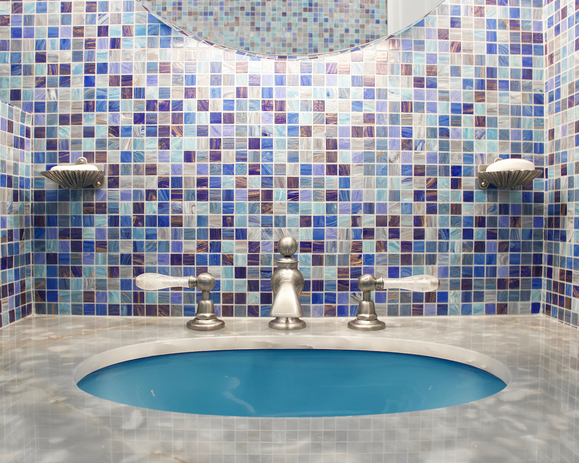 Design de la salle de bain de l'appartement situé à Monaco