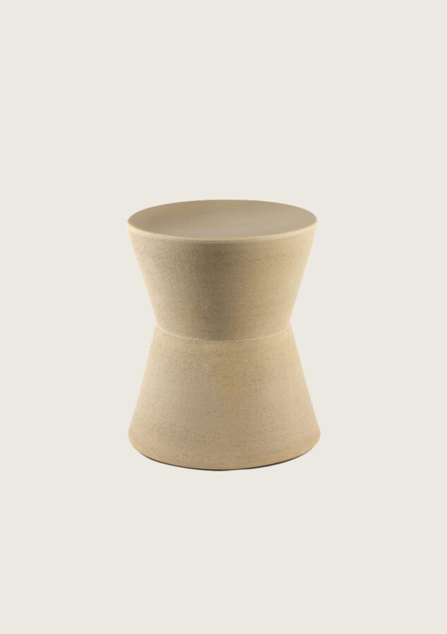 table d'appoint Pawn en beige de chez SERAX détouré