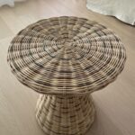 Tabouret Bolla 12 de Gervasoni en rotin naturelle ambiance salon