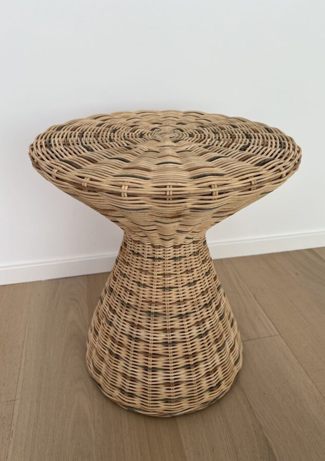 Tabouret Bolla 12 de Gervasoni en rotin naturelle vu de face