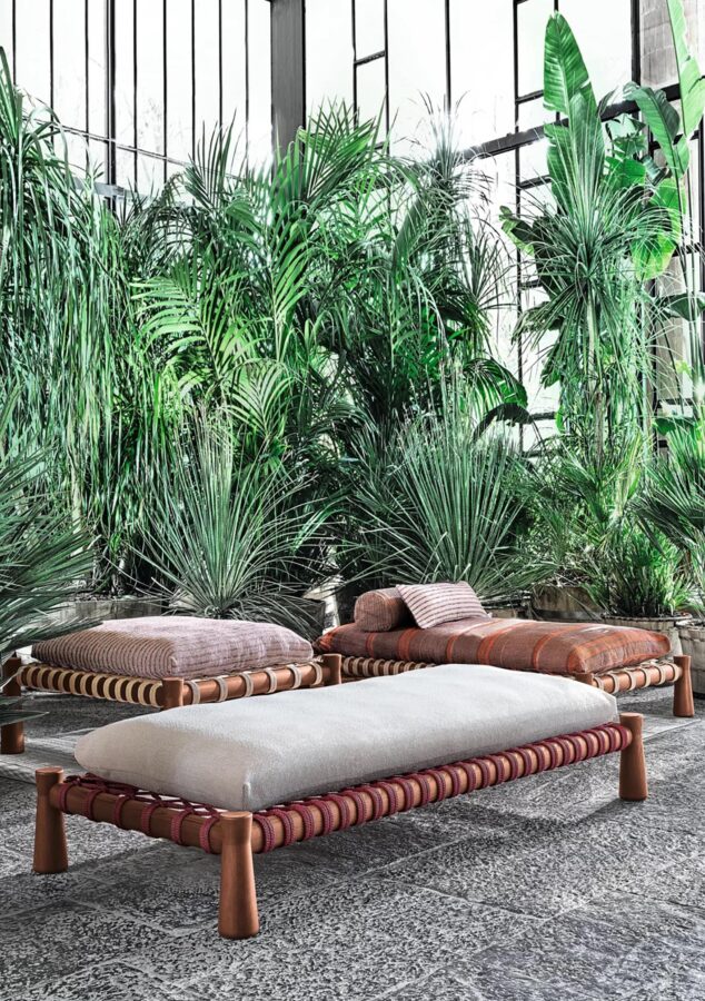 Banc de repos Guna 02 de chez Gervasoni en situation