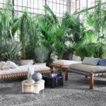 Banc de repos Guna 02 de chez Gervasoni en salon d'été