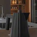 Bouilloire PLISSE de chez Alessi noire 100cl en situation