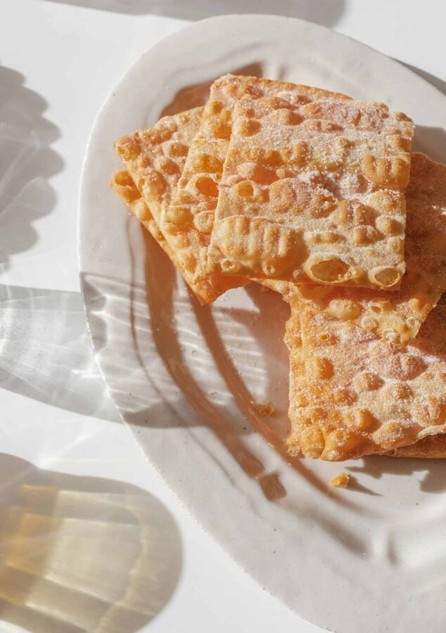 Plat ovale de la collection Réfectoire de chez Jars Céramistes dressé