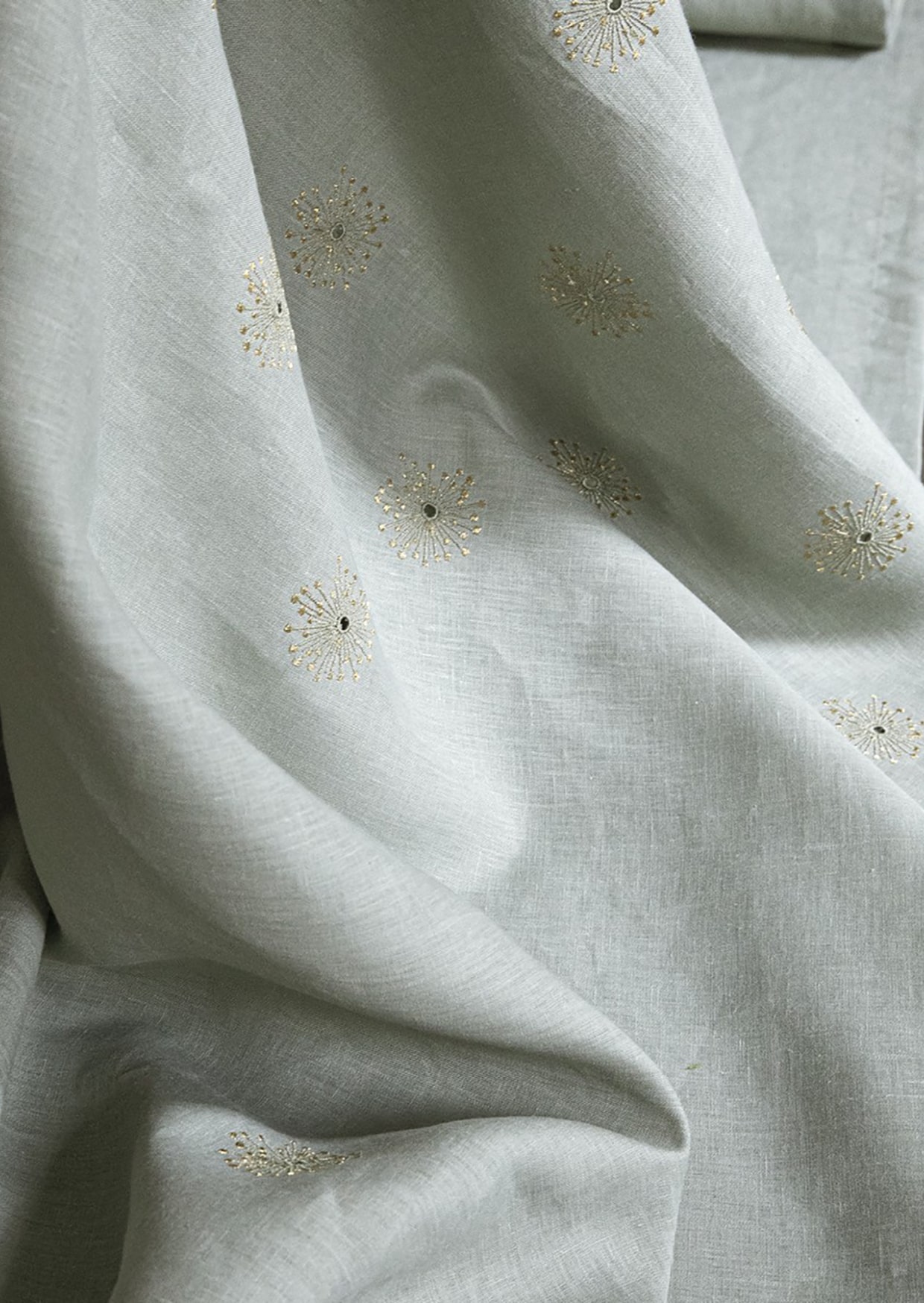 nappe en lin sidéral à motif de Alexandre Turpault coloris olive