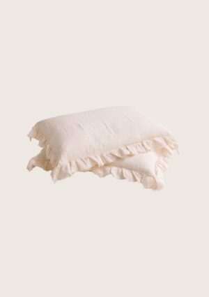 coussin boho de chez Maison de Vacances écru
