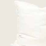 Coussin vice versa chenille vintage de chez maison de vacances, coloris crème, détaillé