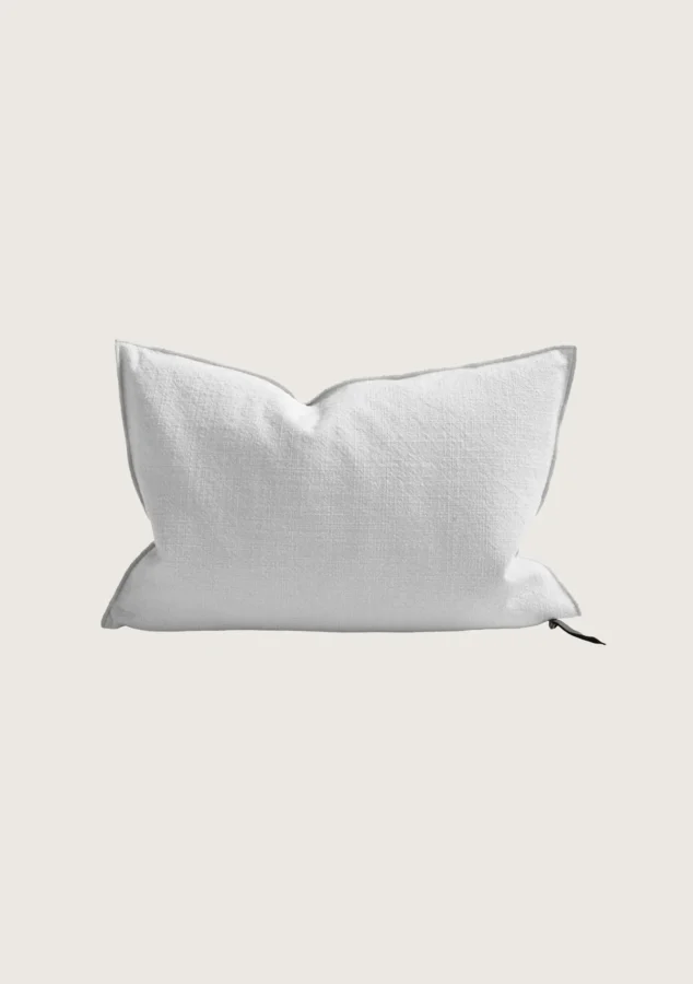coussin vice versa en toile towani upcyclée 40x60 blanc