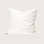 Coussin vice versa chenille vintage 65x65 de chez maison de vacances, coloris creme