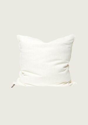 Coussin vice versa chenille vintage 65x65 de chez maison de vacances, coloris creme