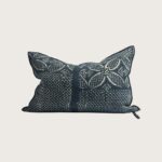 coussin vice versa en lin wabi sabi bogolan 40x60 indigo