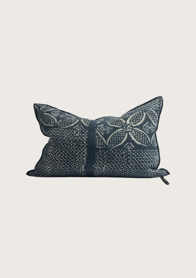 coussin vice versa en lin wabi sabi bogolan 40x60 indigo