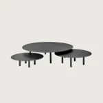 ensemble de trois tables basses serax noires vue de face