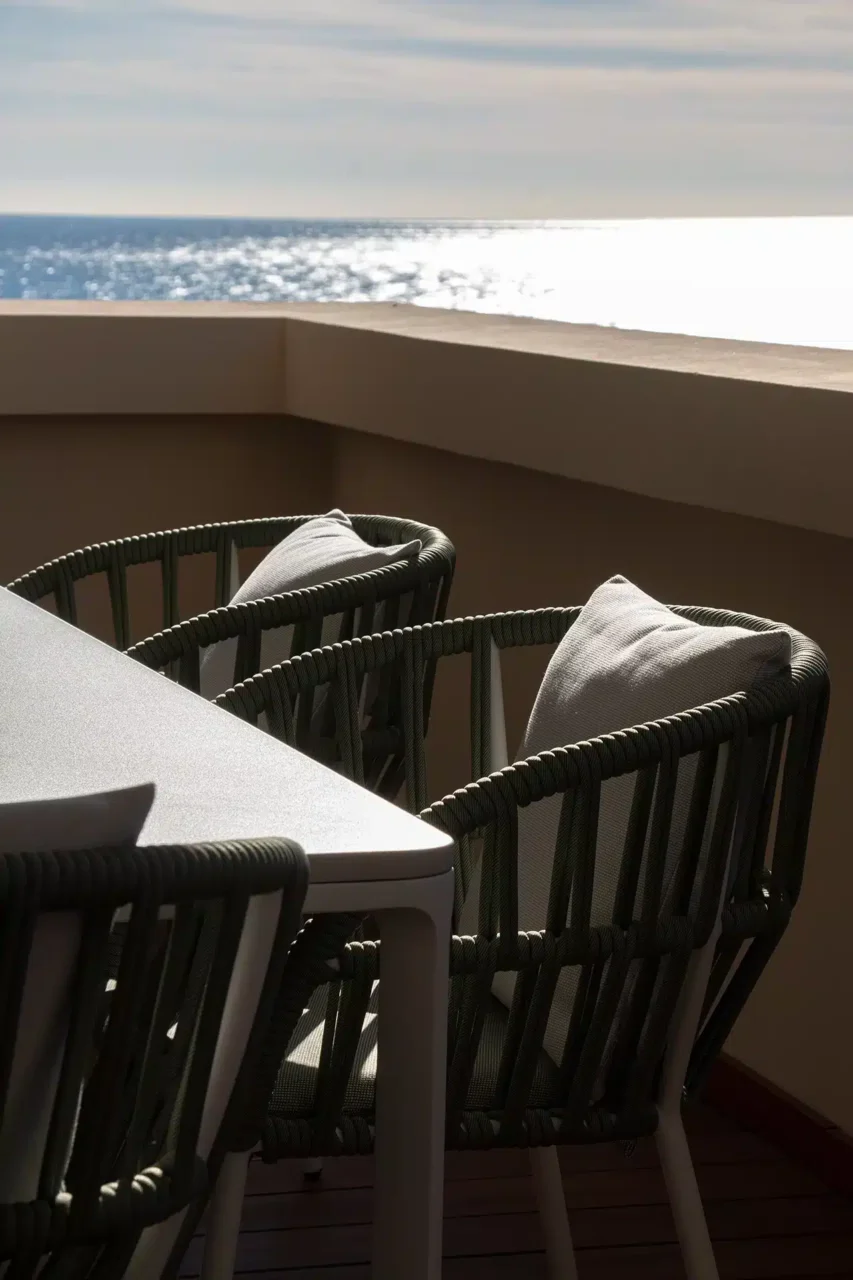 architecture d'intérieur, extérieur, table à manger kettal, mov'in, interior design studio, Monaco