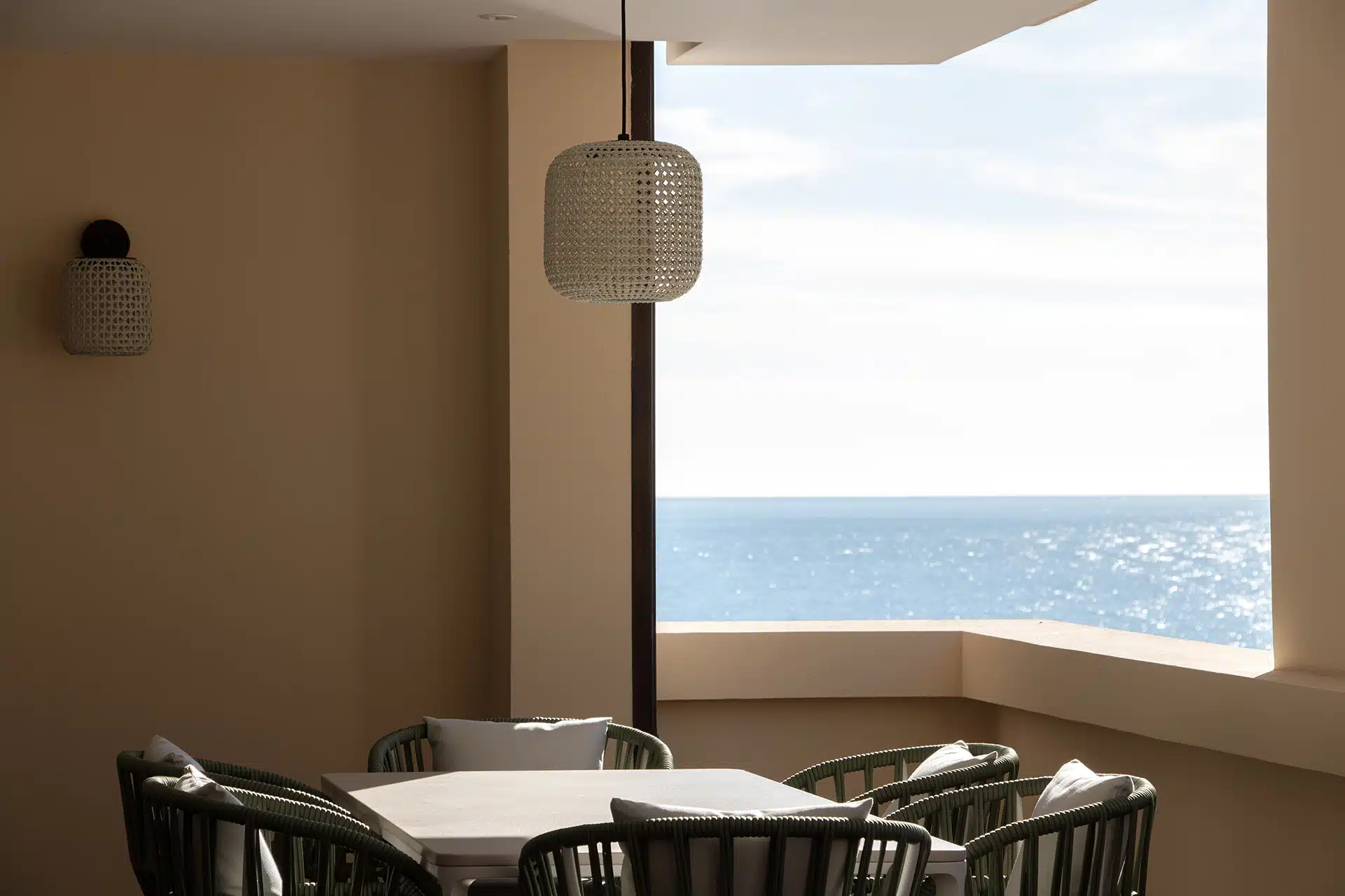 architecture d'intérieur, extérieur, table à manger kettal, mov'in, interior design studio, Monaco
