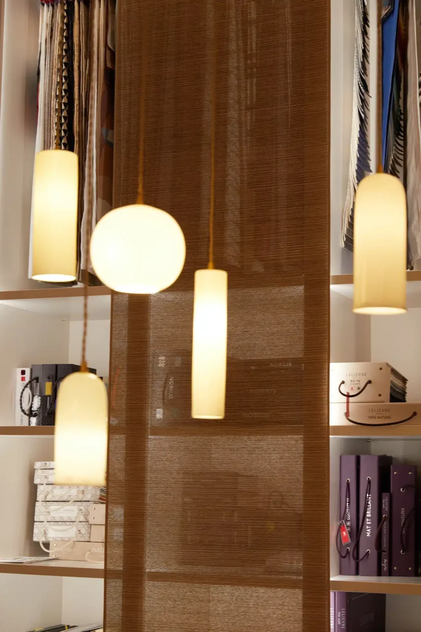 SERAX au showroom Mov'In Movimento Interno, Cuisine sur-mesure dessiné par Movimento Interno Mov'In, Interior designer in Monaco