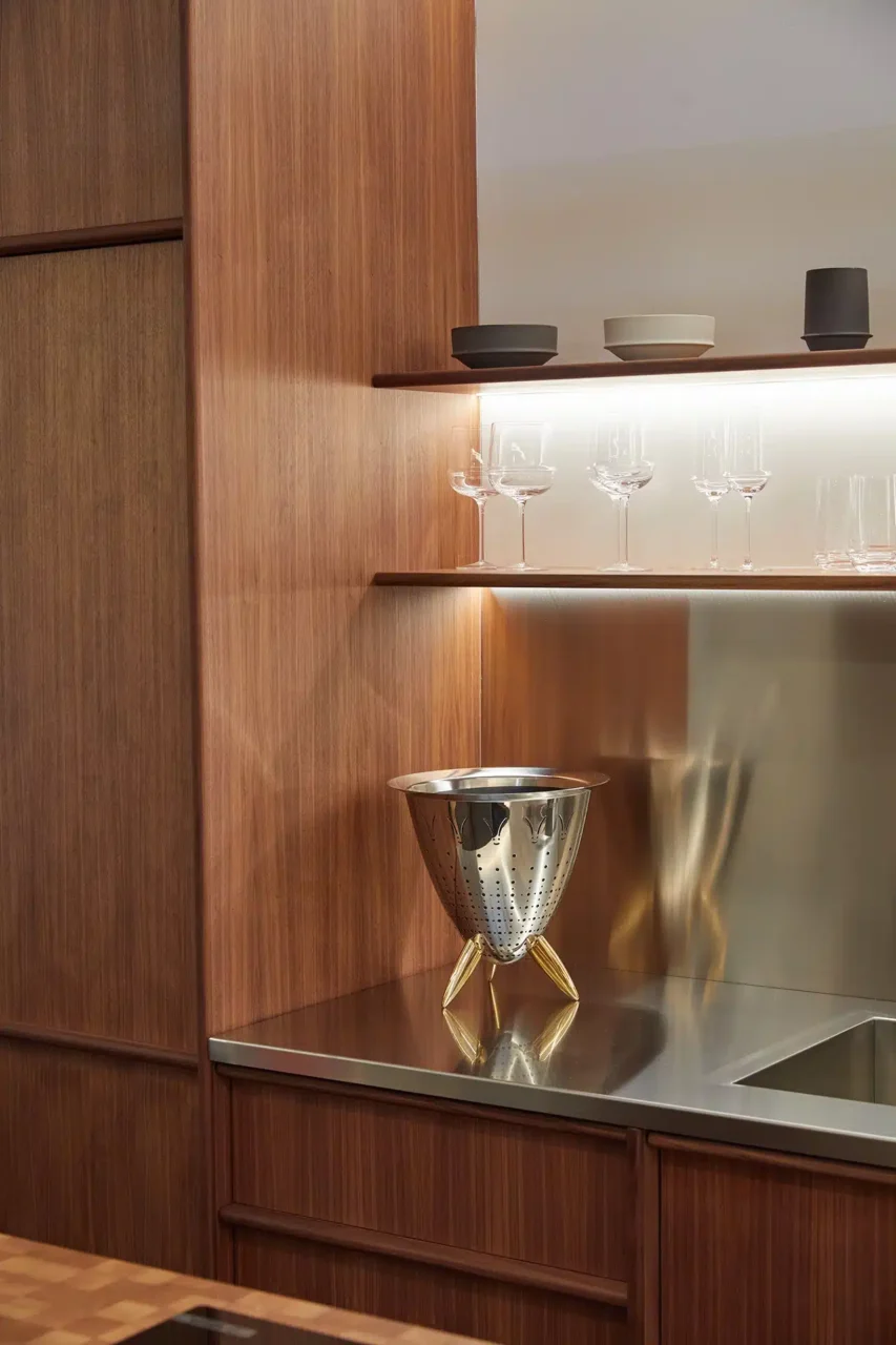Cuisine sur-mesure dessiné par Movimento Interno Mov'In, Interior designer in Monaco