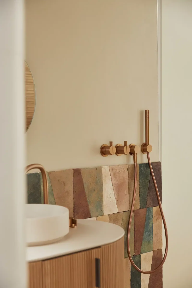 Espace Salle de bain, showroom Mov'In Movimento Interno, Cuisine sur-mesure dessiné par Movimento Interno Mov'In, Interior designer in Monaco