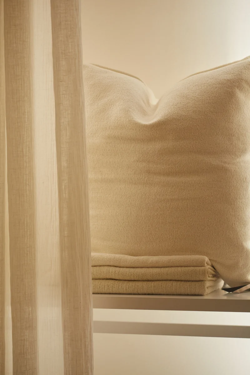 Espace dressing, showroom Mov'In Movimento Interno, Cuisine sur-mesure dessiné par Movimento Interno Mov'In, Interior designer in Monaco