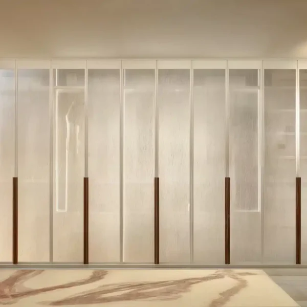 Décoration d'intérieur, design d'un dressing, vue 1 avec placards fermés, Monaco