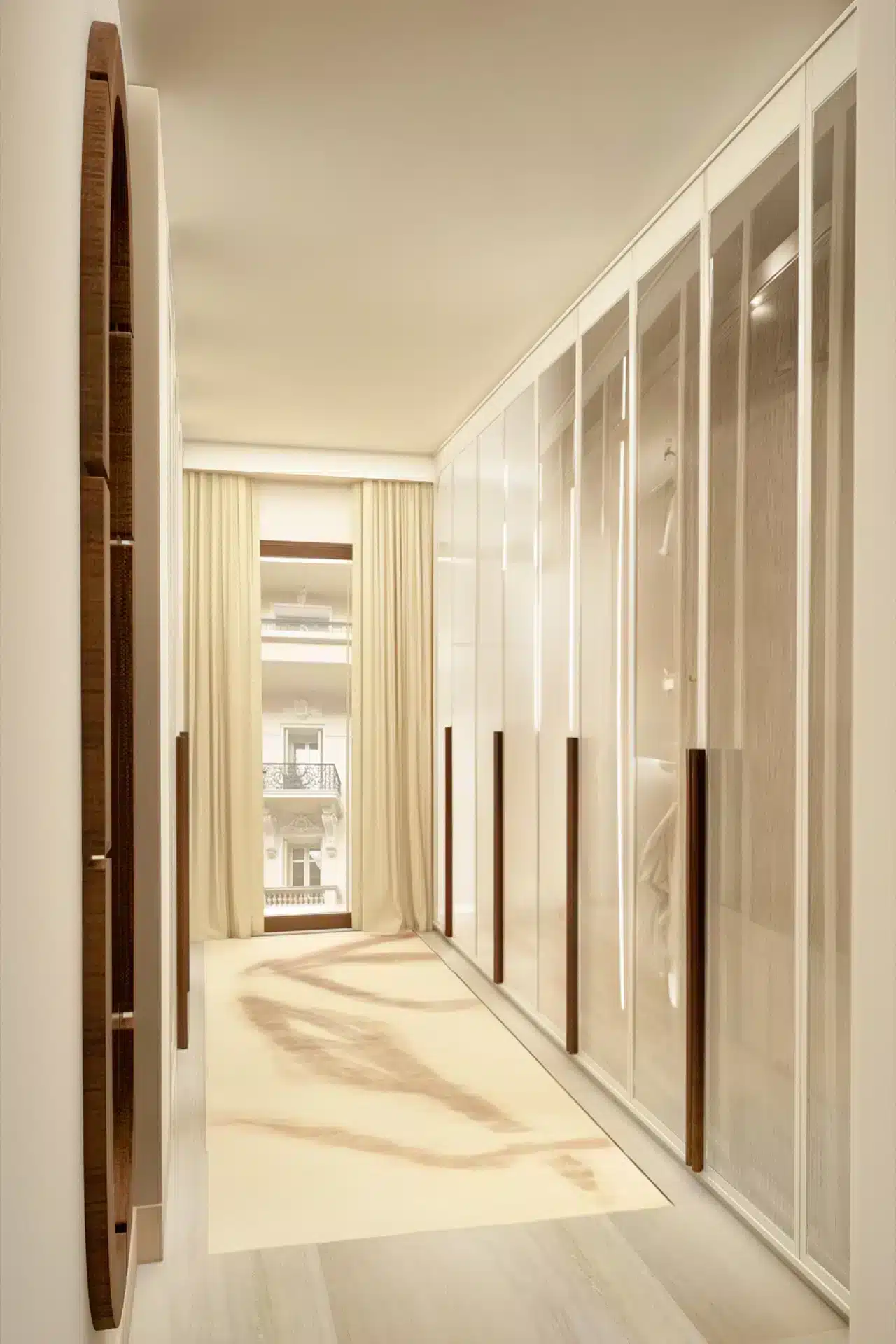 Décoration d'intérieur, design d'un dressing, vue d'ensemble, Monaco
