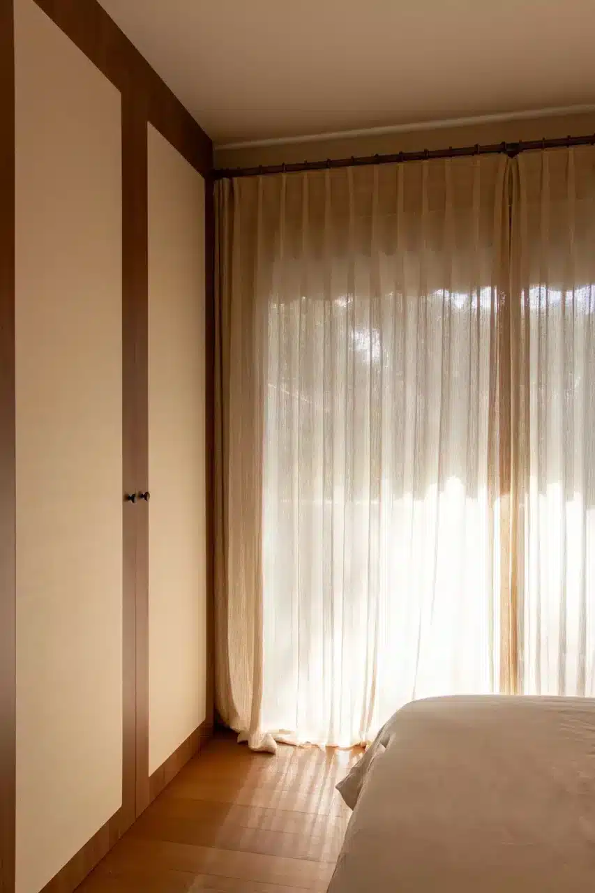 Projet KA, design d'intérieur, roquebrune-cap-martin, espace chambre, coin armoires