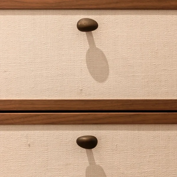 Projet KA, design d'intérieur, roquebrune-cap-martin, espace chambre, zoom sur les poignées de la commode sur-mesure