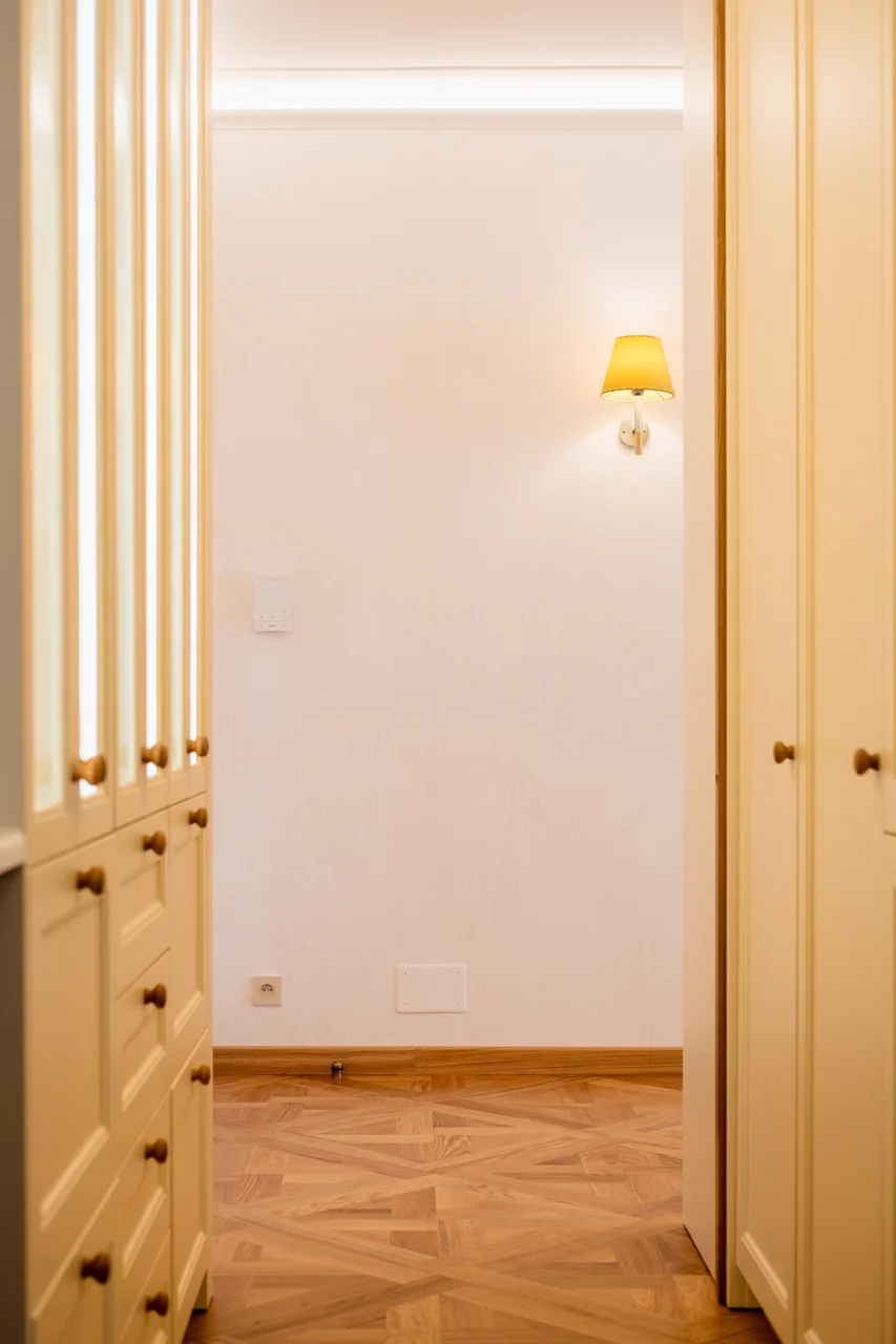 Projet Tropiques, Monaco, rénovation de l'appartement, espace de l'entrée, zoom sur les rangements